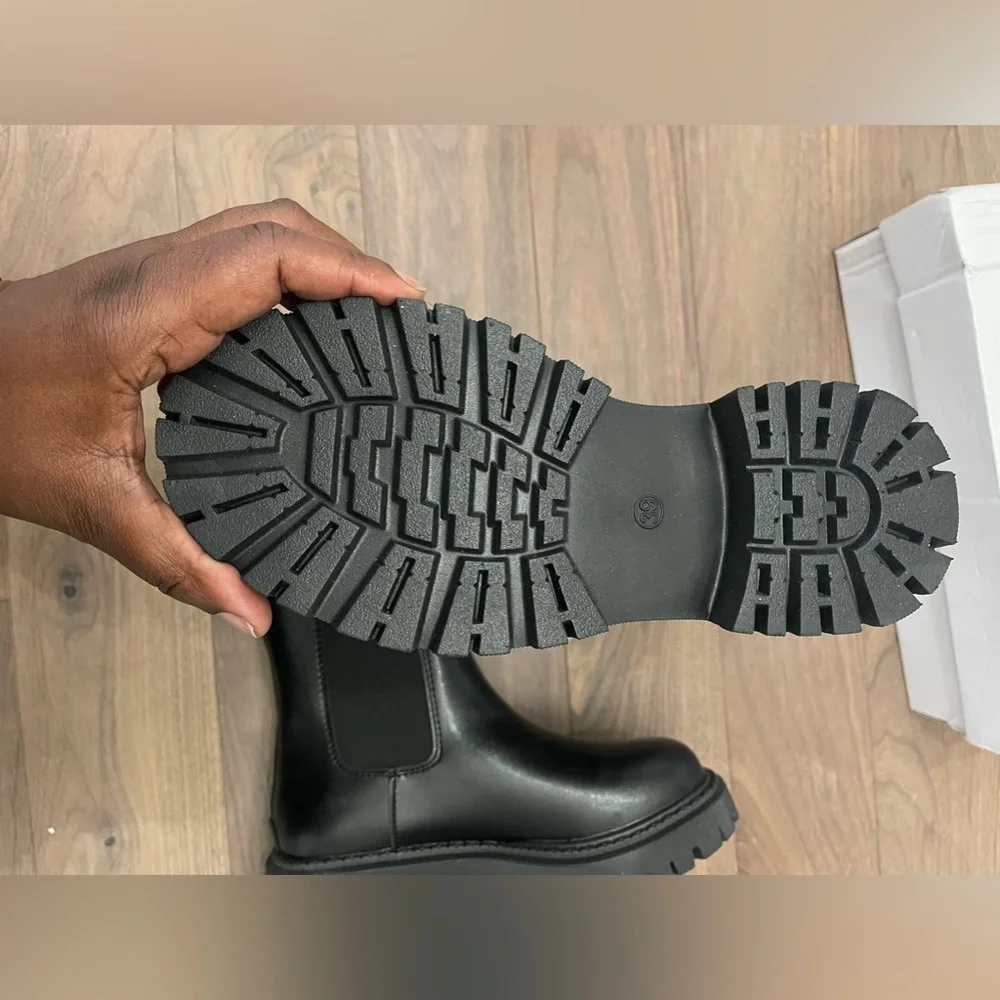 NIB Sz 39 (8) Blk Boots w/zipper - Picture 2 of 7